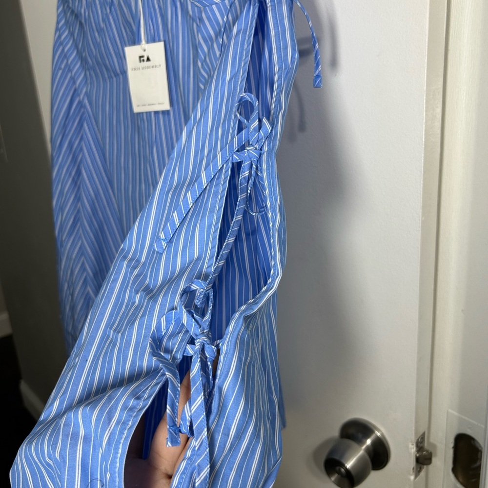 Free Assembly Blue Striped Women's Top with Ties on Sleeve - Picture 3 of 5